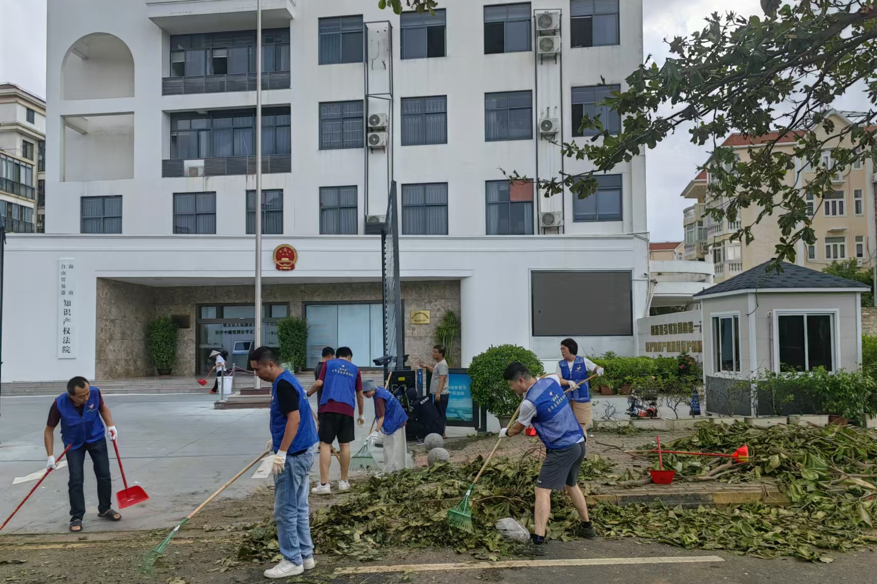 自贸港知产法院多措并举做好抗击台风和灾后恢复工作。 (4)